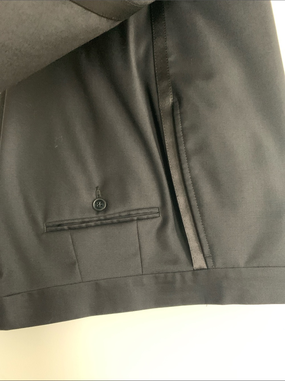 Calvin Klein Men's Black Satin Peak-Lapel Tuxedo Jacket with Pants - Picture 8 of 12